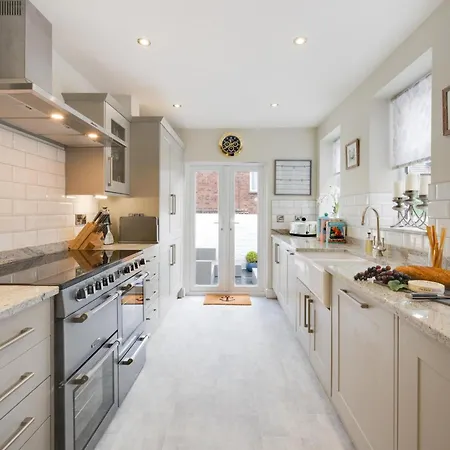 펜션 4 Bed In Oc-w1030 휫비